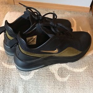 Nike Air 7.5 black and gold
